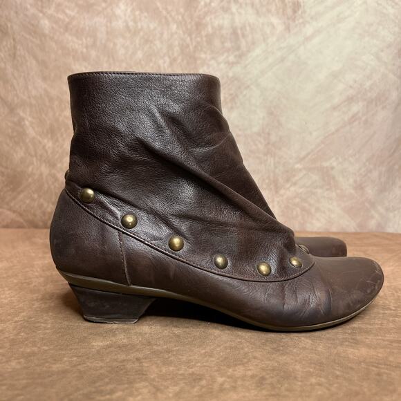 Eric Michael Web Brown Leather Studded Ankle Boots Low Heel Zip Up Western Boho - Picture 11 of 11